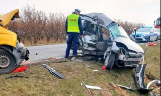 Wypadek w Wólce Lesiewskiej, policja przekazała kolejne tragiczne informacje. Nie żyje kierowca