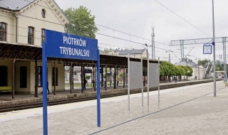 Piotrków Trybunalski: Pasażerski pociąg wjechał na tor zajęty przez drezynę. Niebezpieczny incydent na stacji PKP