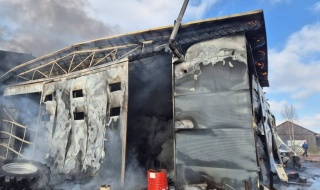 Potężny pożar w gminie Złoczew. 100 byków uratowanych z zadymionej obory, ale straty sięgają milionów!