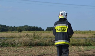 Tragiczny wypadek w Złoczewie: mężczyzna zginął wciągnięty przez maszynę rolniczą