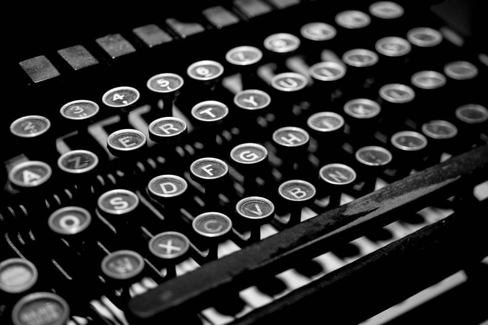 typewriter-2653187_1280