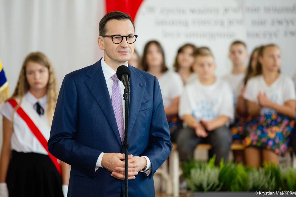 Premier Mateusz Morawiecki na uroczystym rozpoczęciu roku szkolnego w Rokicinach