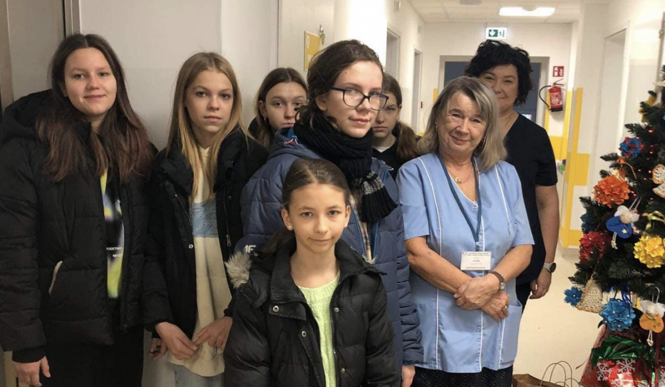 Uczniowie SP nr 12 obdarowali podopiecznych tomaszowskiego hospicjum